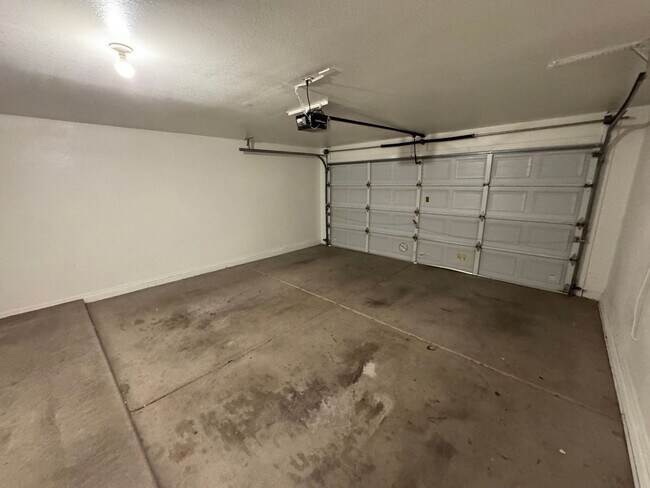 Building Photo - 3 Bedroom - 2 Bath - 1515 Sq. Ft. - in Gil...