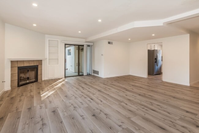 Building Photo - Spacious Mesa Condo with Full Two Car Attached Garage! Pet Friendly!