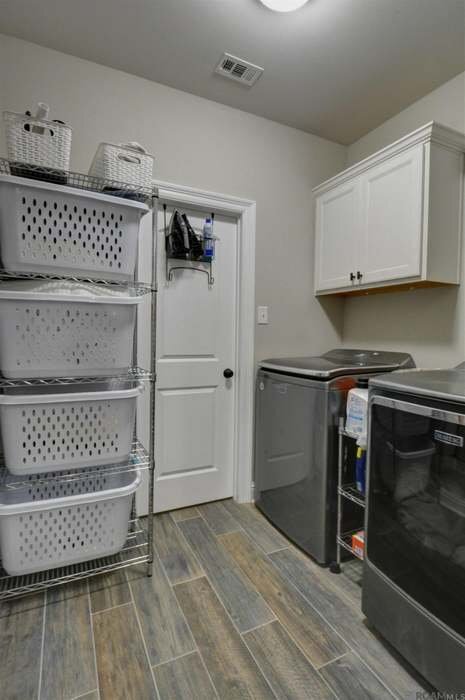 Building Photo - 6151 Lake Edge Dr