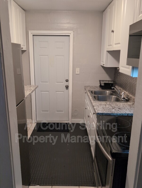 Building Photo - 521 SE 14th Terrace