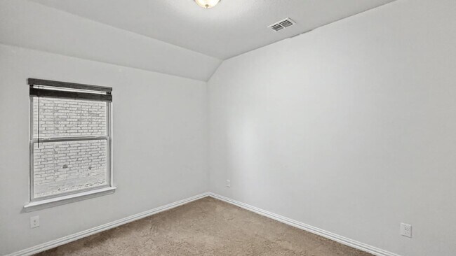 Building Photo - 16617 Hidden Cove Dr