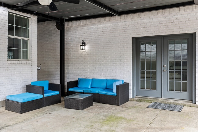 Building Photo - 810 Turner Ave