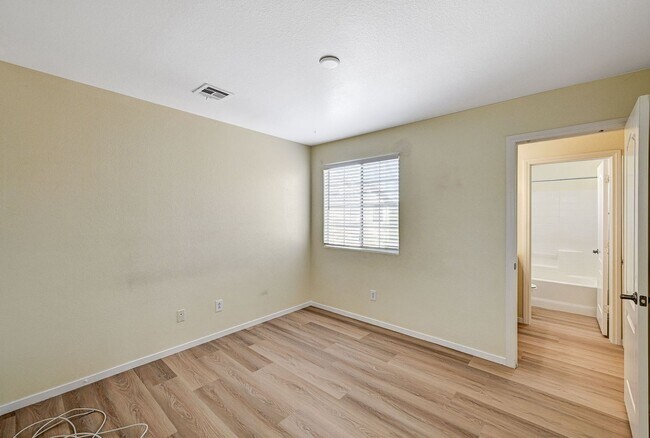 Building Photo - Southern Terrace Single Family Home