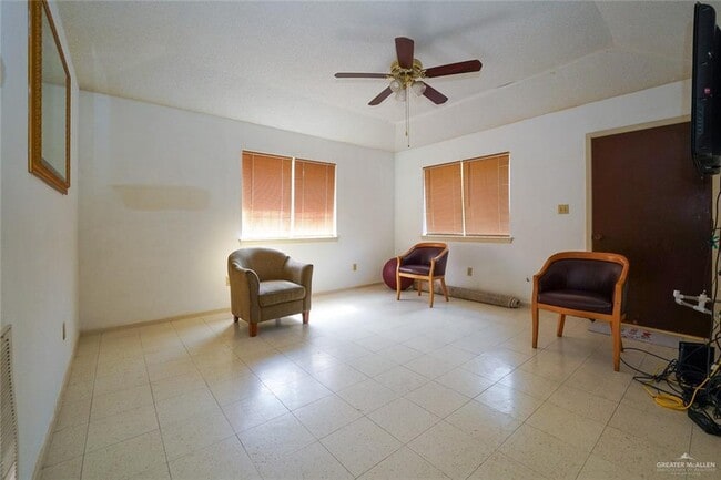 Building Photo - 27 Minnie Ave
