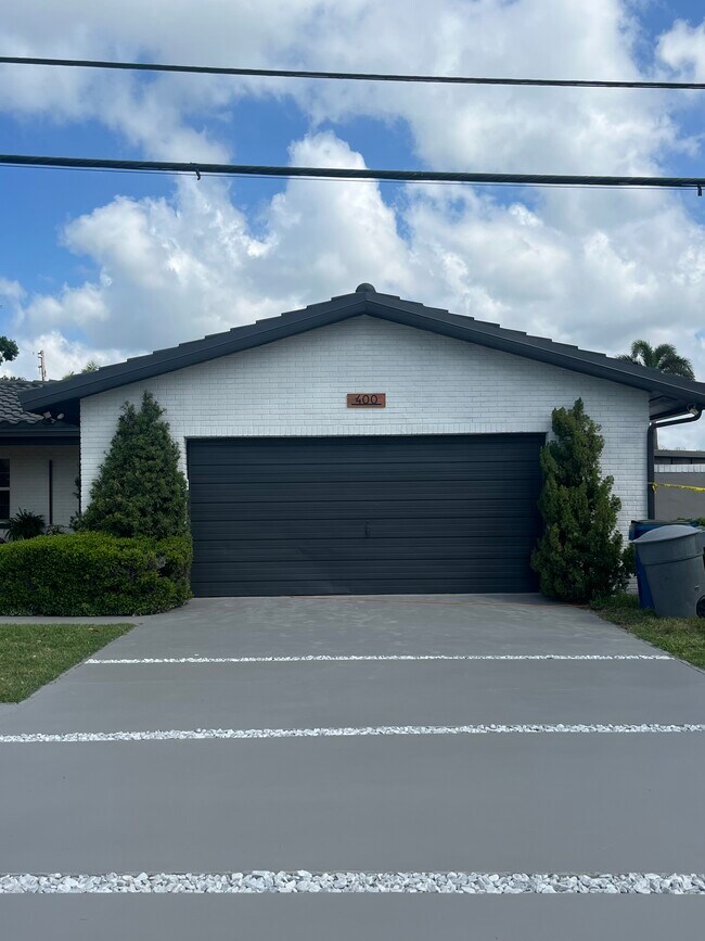 Building Photo - 400 Capri Blvd