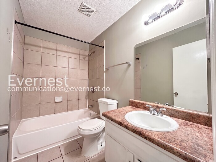 Building Photo - 396 Promenade Ct