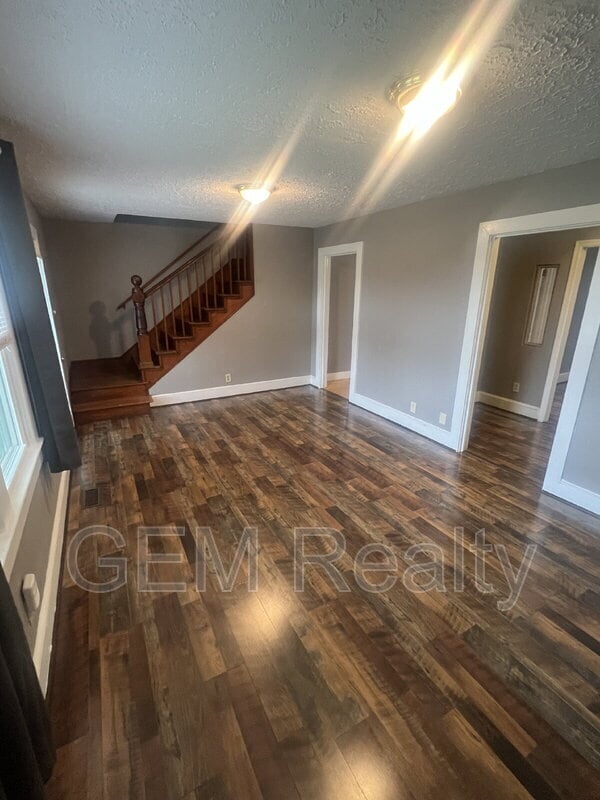 Building Photo - 349 White Oak Rd