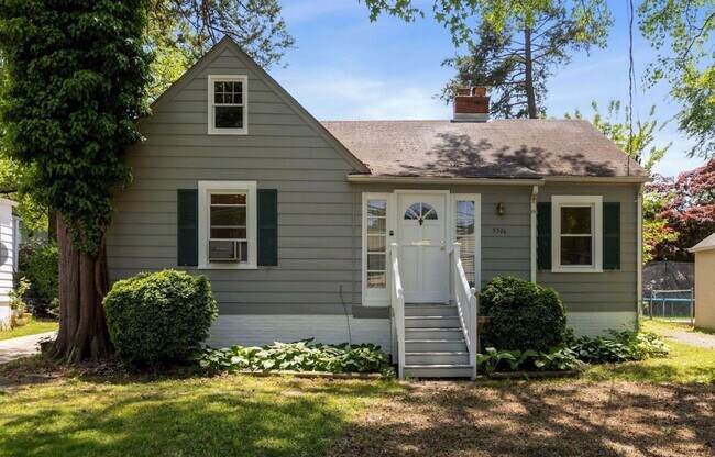 Primary Photo - Cute 2 bed + 2 Bath SF House with 1 car ga...