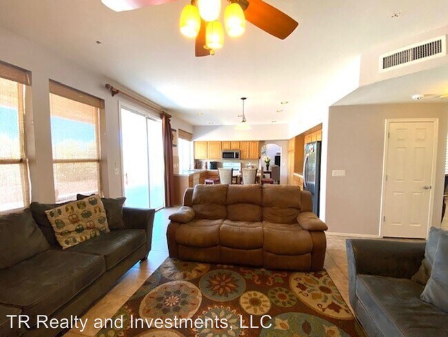 Building Photo - 5 br, 3 bath House - 372 Camino De las Casita
