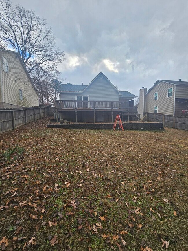 Building Photo - Home in Benton