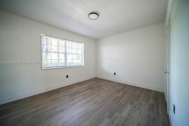 Building Photo - 533 NE 67th St