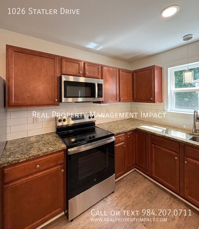 Building Photo - 1026 Statler Dr
