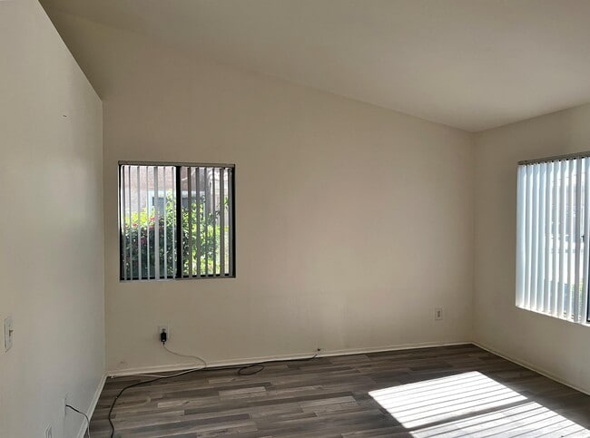 Building Photo - 40855 Sandy Gale Ln