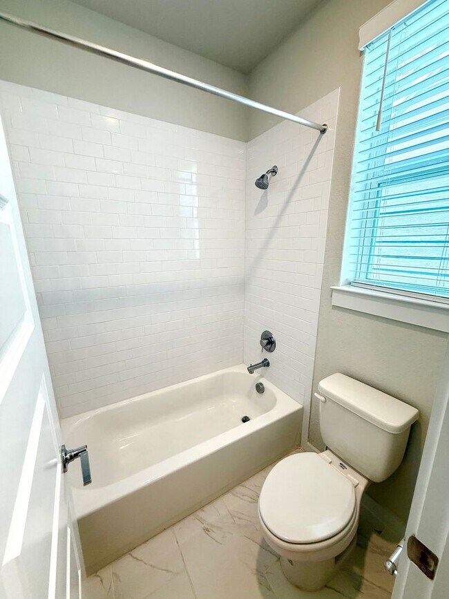 Building Photo - **MOVE IN SPECIAL** 2-Story 3 Bedroom / 2....