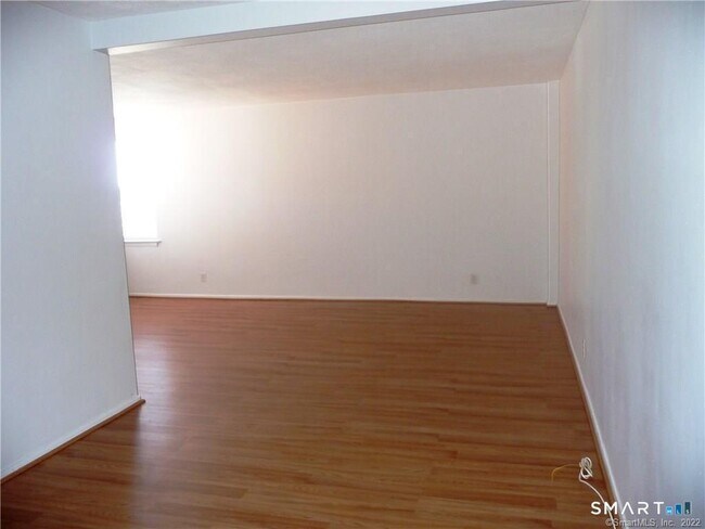 Building Photo - 39 Glenbrook Rd