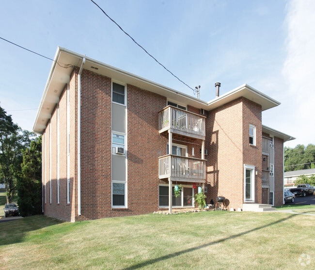 Primary Photo - Eastbrook Terrace