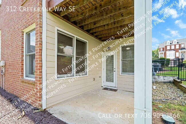 Building Photo - 312 Creekbank Way SE