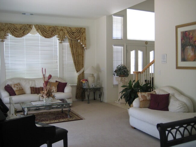Building Photo - Large corner lot, 4 bedroom with Pool/Spa