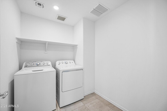 Building Photo - 8926 W Oregon Ave