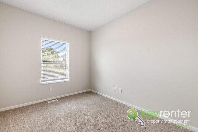 Building Photo - 5 Bedroom 3 Bath Home close to schools and...