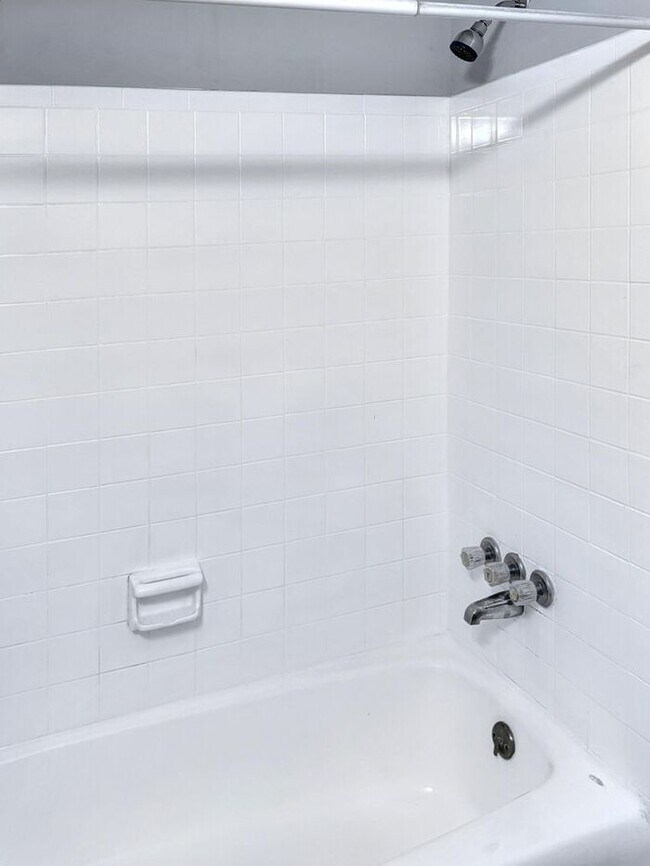 Building Photo - 5502 Karen Elaine Dr