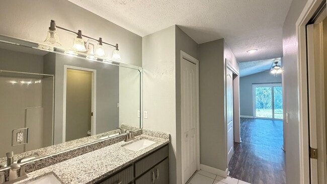 Building Photo - The Glads