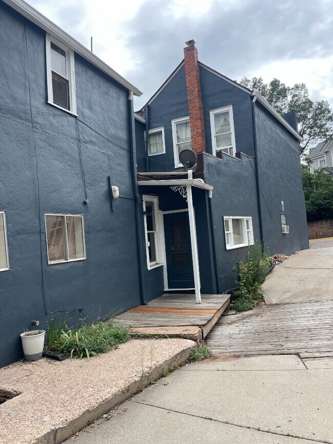 Building Photo - 16-16 Ruxton Ave