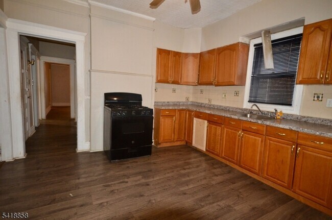 Building Photo - 899 S 18th St