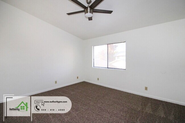 Building Photo - 2750 Shasta View Dr