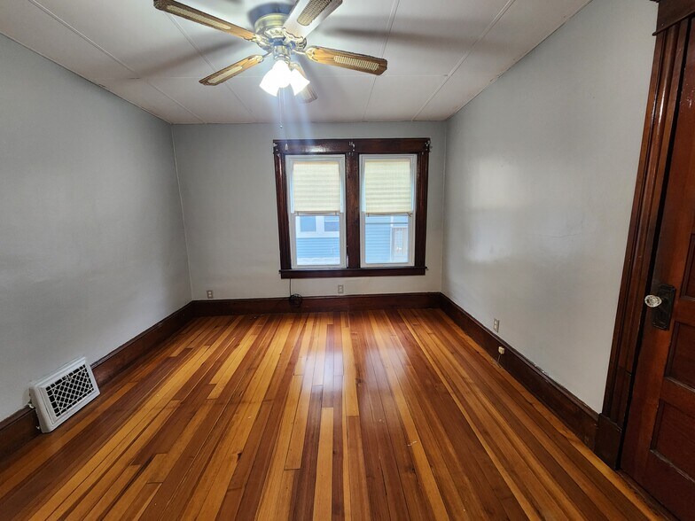 Building Photo - 201 Montgomery St