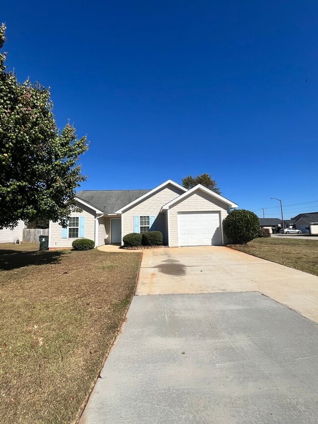 Building Photo - 100 Coronation Dr