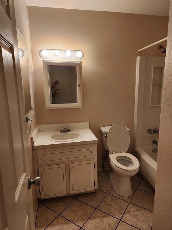 Building Photo - 2747 Kavalier Dr