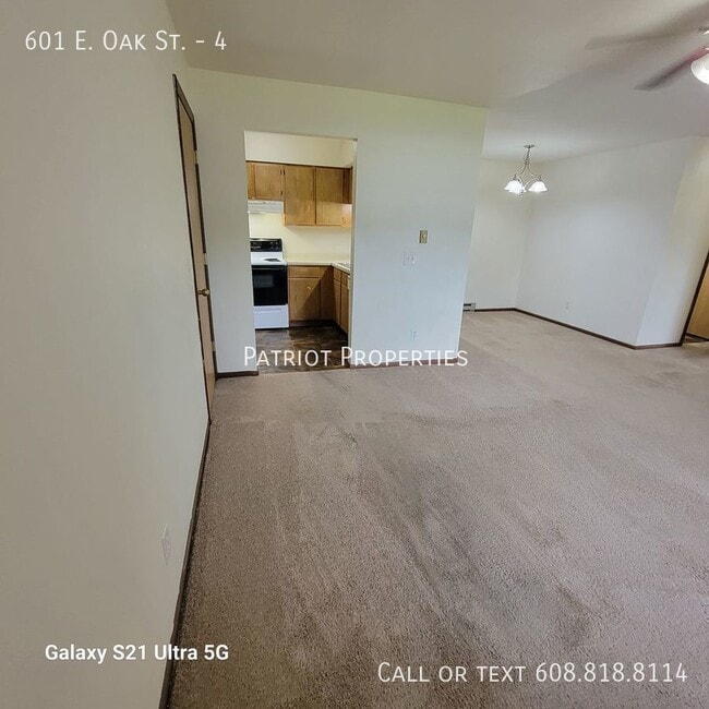 Building Photo - 601 E Oak St