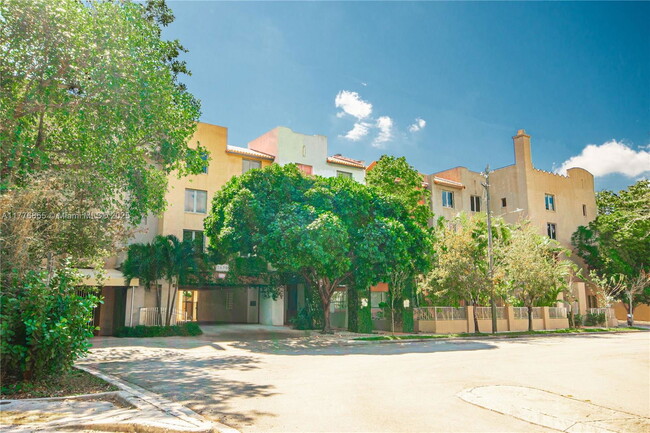 Building Photo - 2630 SW 28th St