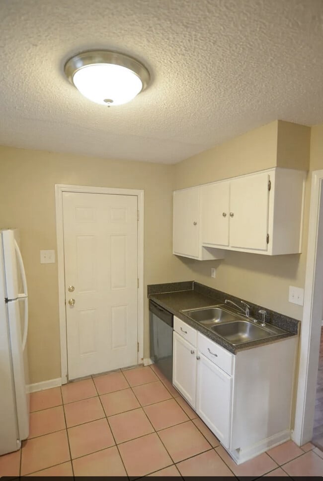 Kitchen - 7810 W Navy Cir