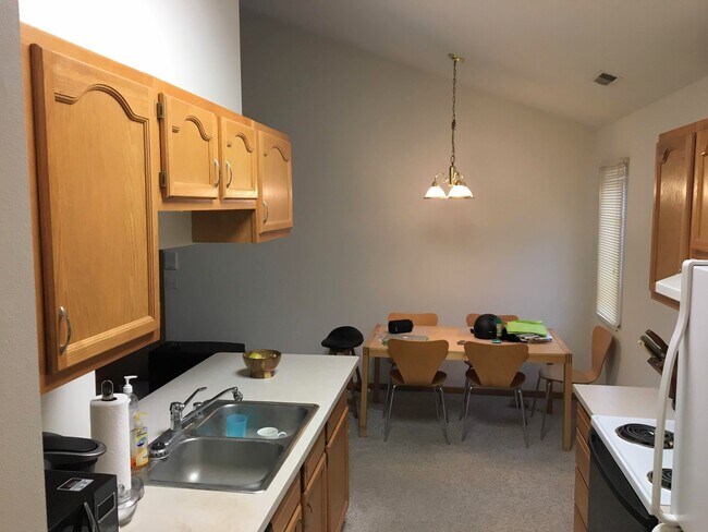 Building Photo - East Pass Apartments