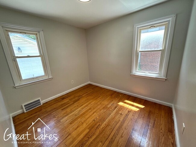 Building Photo - Beautiful 4 Bedroom 1 Bathroom now available for rent!
