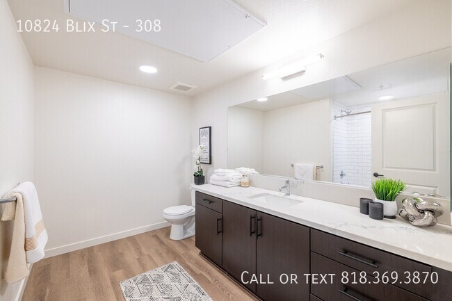 Building Photo - 10824 Blix St