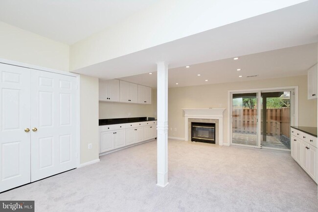 Building Photo - 6136 Summer Park Ln