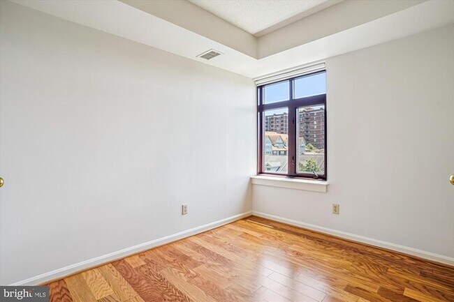 Building Photo - 2400 Clarendon Blvd