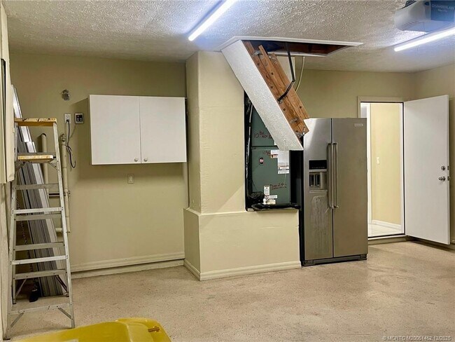 Building Photo - 1397 SW 24th Ln