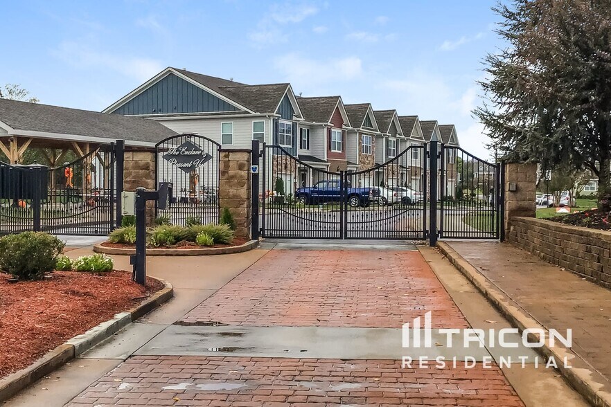 Primary Photo - 306 Imperial Ct
