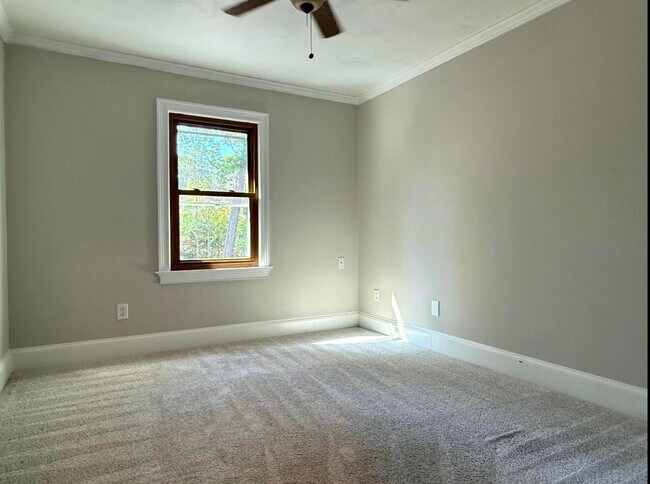 Building Photo - 800 Sparkleberry Rd