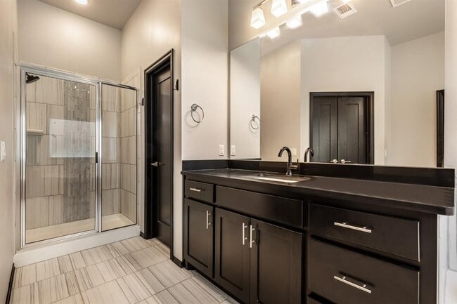 Building Photo - 210 Sonora Ln