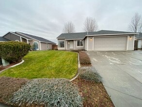 Building Photo - 8807 W Bonnie Ave