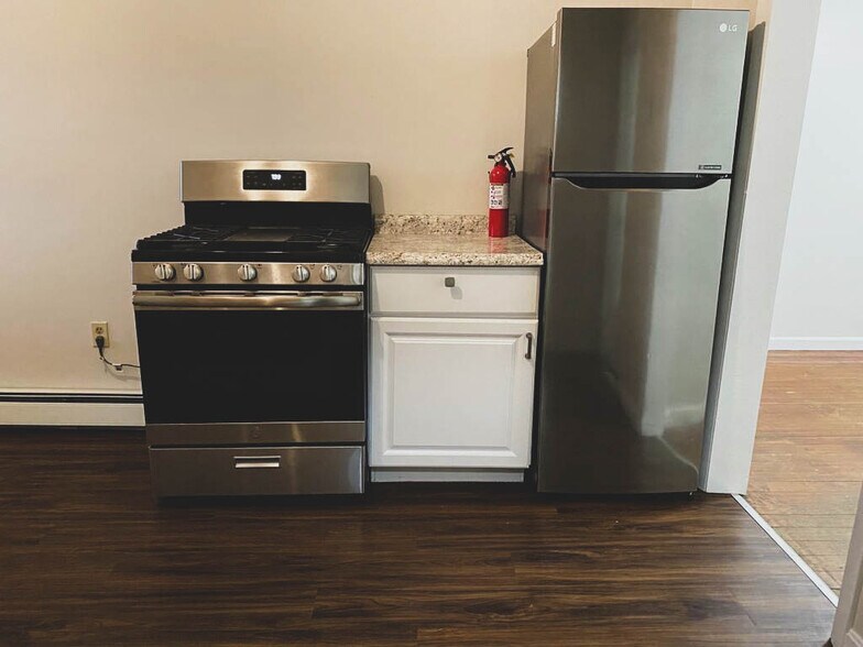 Kitchen 2d - 33 Tingley St