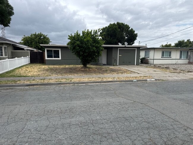 Building Photo - AVAILABLE! OPEN HOUSE SUNDAY 4:30-6:00 PM