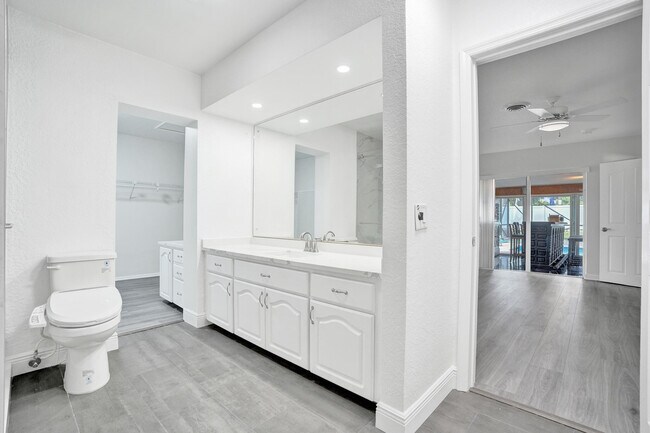 Building Photo - 4755 NE 23rd Ave