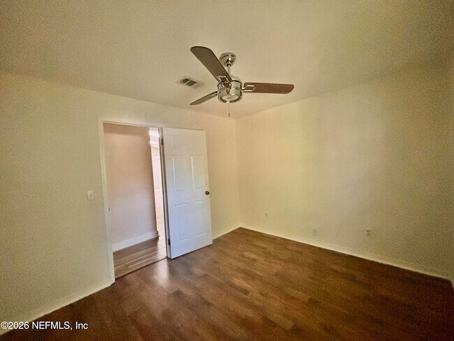 Building Photo - 5449 Fort Caroline Rd