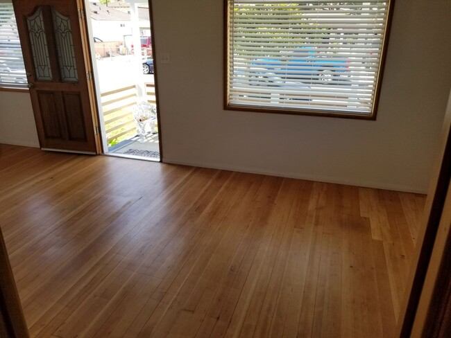 Building Photo - Beautiful Remodeled 3bd 2ba House in Wiseb...